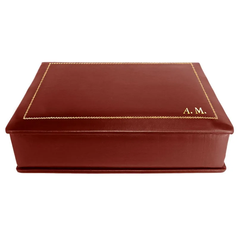 Erdbeerlederschatulle - glattes rotes Kalbsleder - Conti Borbone - innen beflockt - Goldverzierung - Blockschrift - Seite