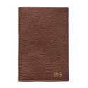 Funda de pasaporte de cuero Nocciola, portadocumentos de cuero vacuno marrón - Conti Borbone - letras mayúsculas