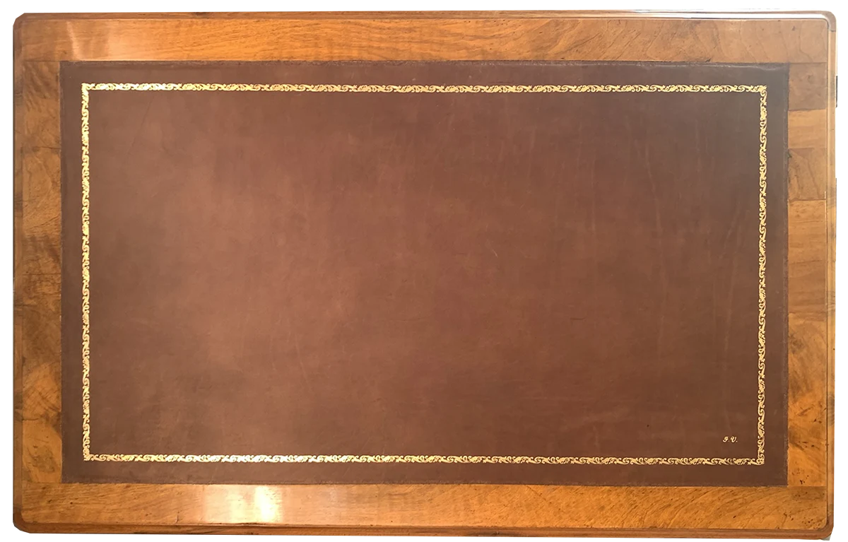 Escritorio Tapizado en Piel Natural: Elegancia y personalización artesanal | Legatoria Conti Borbone