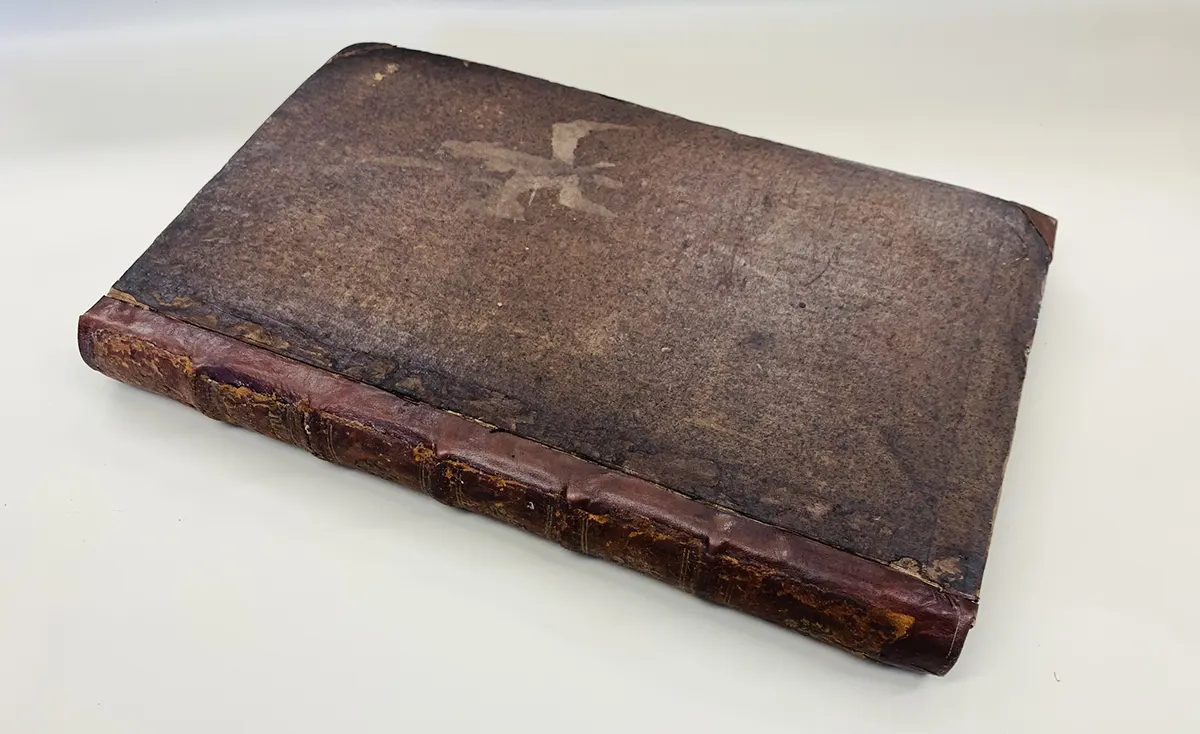 Restauración conservadora de libros de piel: Preservar la integridad histórica con Legatoria Conti Borbone
